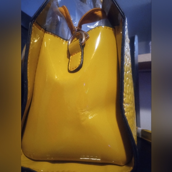 New Handbag - Picture 7 of 9